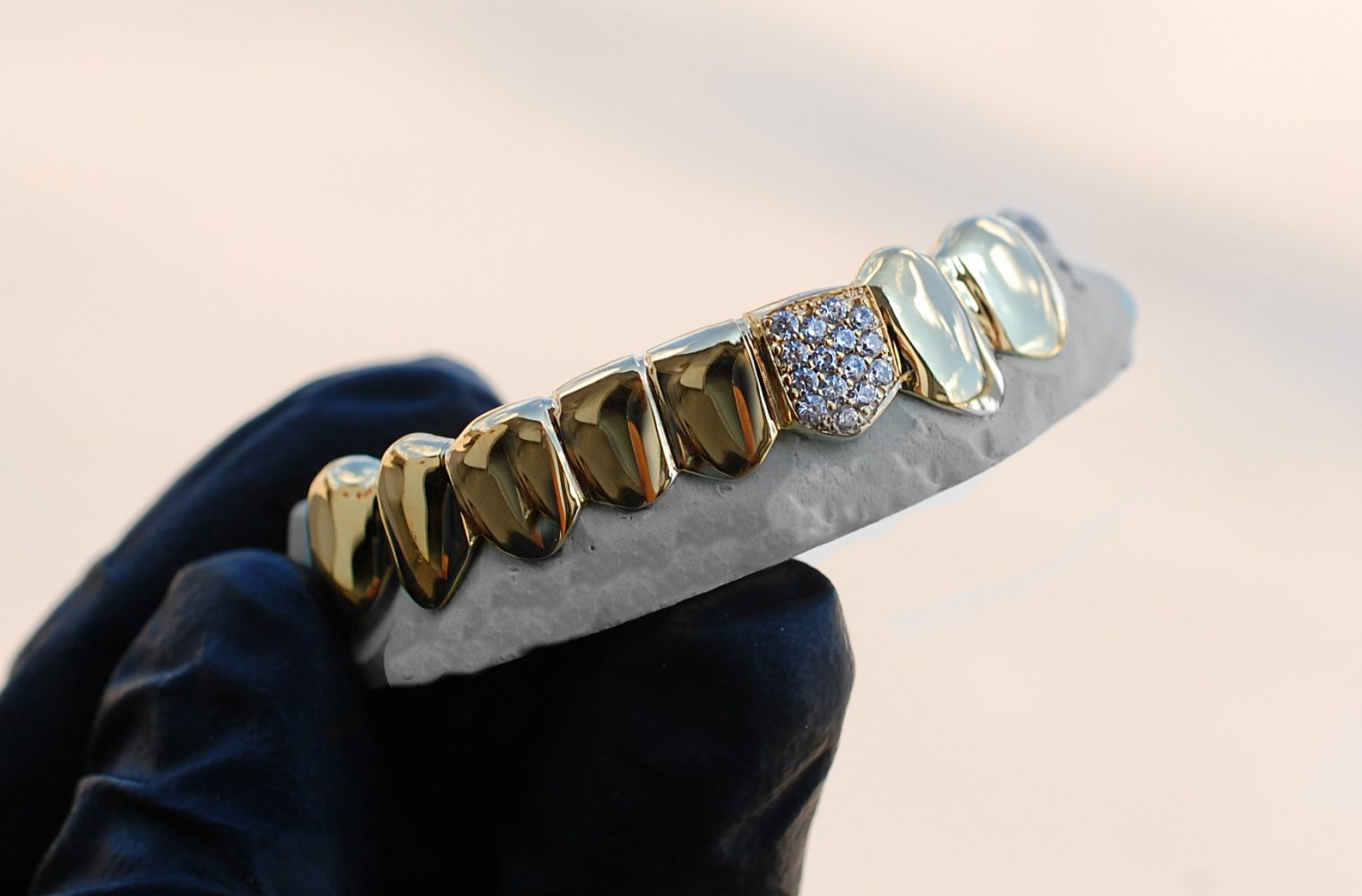 ICED SINGLE *One size fits all* Grillz Gold 