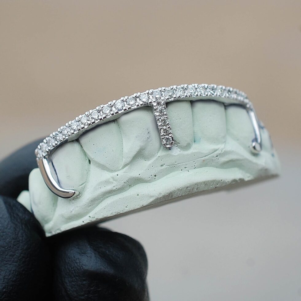 Bottom Teeth Grillz Helps Enhance Your Look | Get Most Out of it!